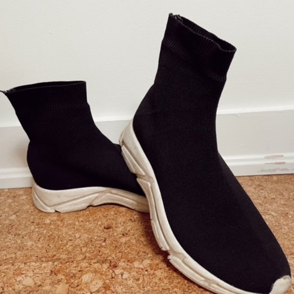 STEVE MADDEN SOCK SHOES - Picture 4 of 8